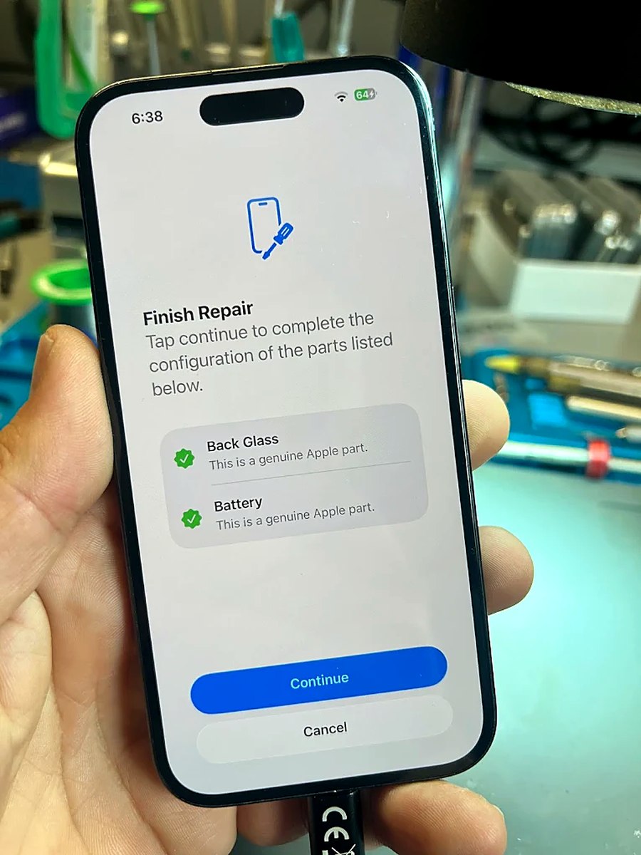 iPhone zeigt nach dem Tausch von Rückglas und Akku die iOS-Bestätigung This is a genuine Apple part für beide Teile